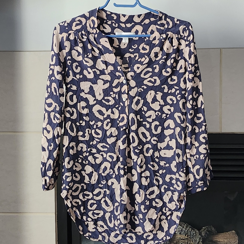 Amour Vert 100% Silk Leopard Print Women's Top, Blue & Pink 3/4 Sleeves, Size XS